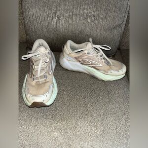 Brooks Women’s Caldera 7 Chateau Grey White Sand Run Shoe 1204041B227 Size 8.5B